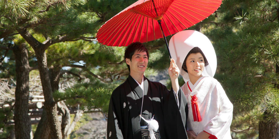 A bride and groom in wedding kimono